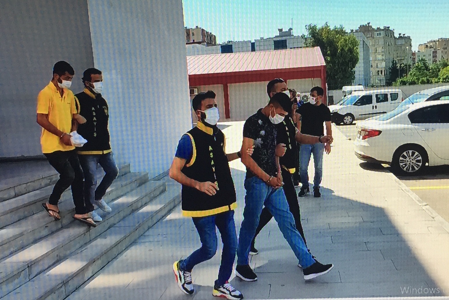 Eşiyle küstü! Barışabilmek için 2 ayrı kamyonet çaldı