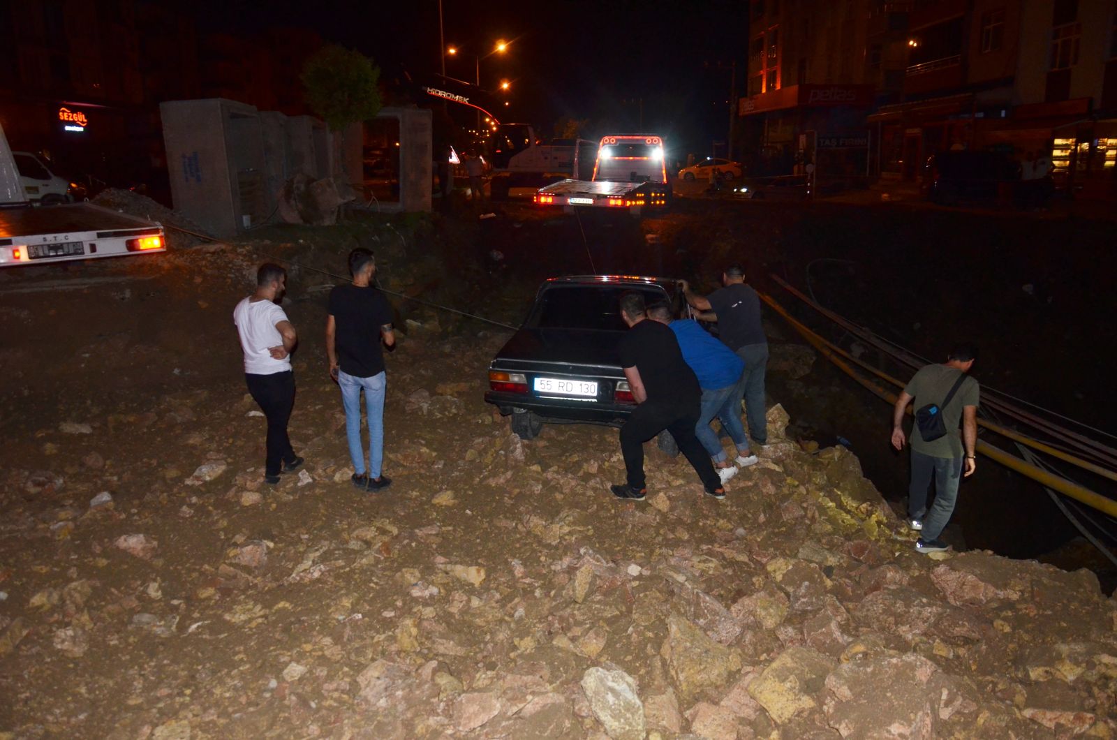 Otomobiliyle doğal gaz borusunu patlattı! Faciadan kıl payı kurtuldu