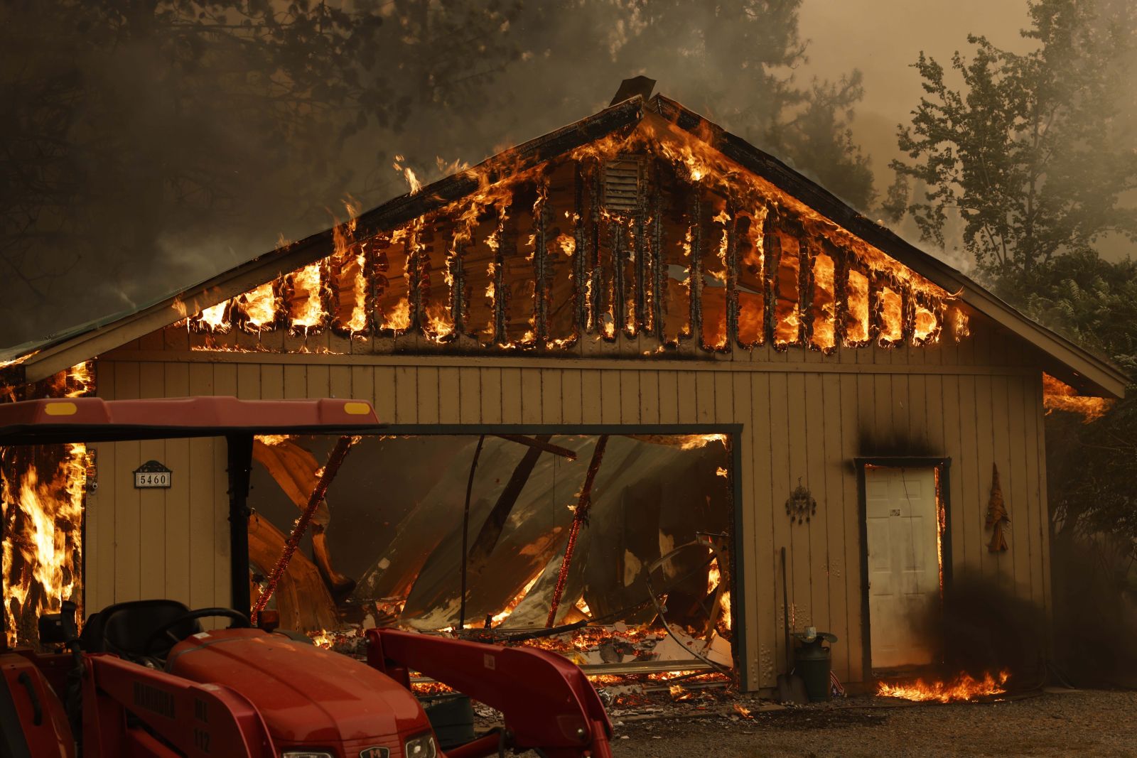 California’nın en büyük ikinci yangını! 705 bin dönümlük alan küle döndü California’nın en büyük ikinci yangını! 705 bin dönümlük alan küle döndü