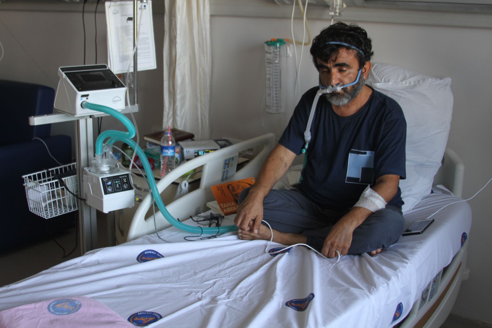 Aşı olmadığı için günlerdir hastanede yaşam mücadelesi veriyor