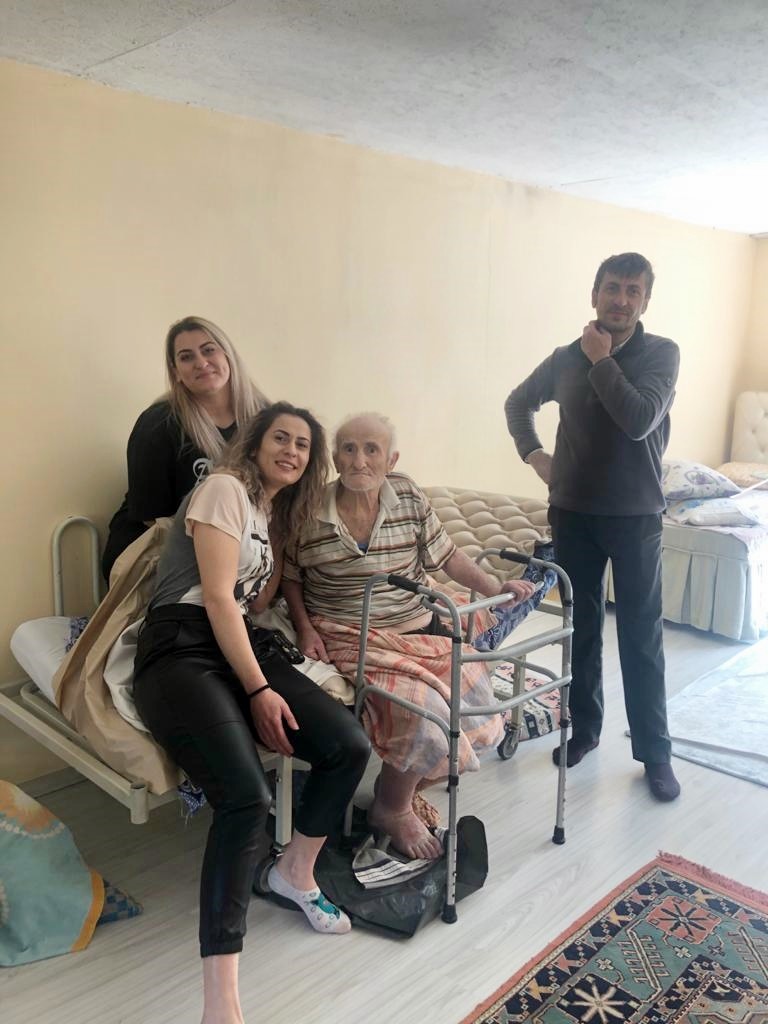 Hasta babasını kurtarmak için koştu! Selin ortasında mahsur kaldı