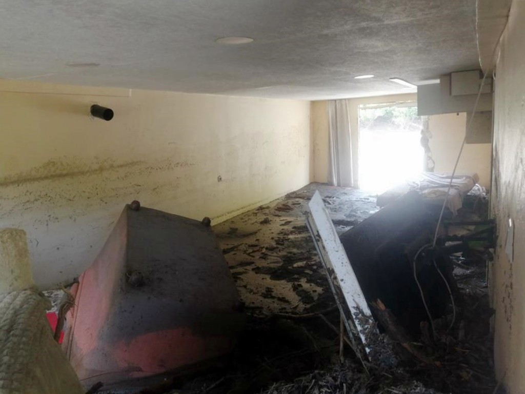 Hasta babasını kurtarmak için koştu! Selin ortasında mahsur kaldı