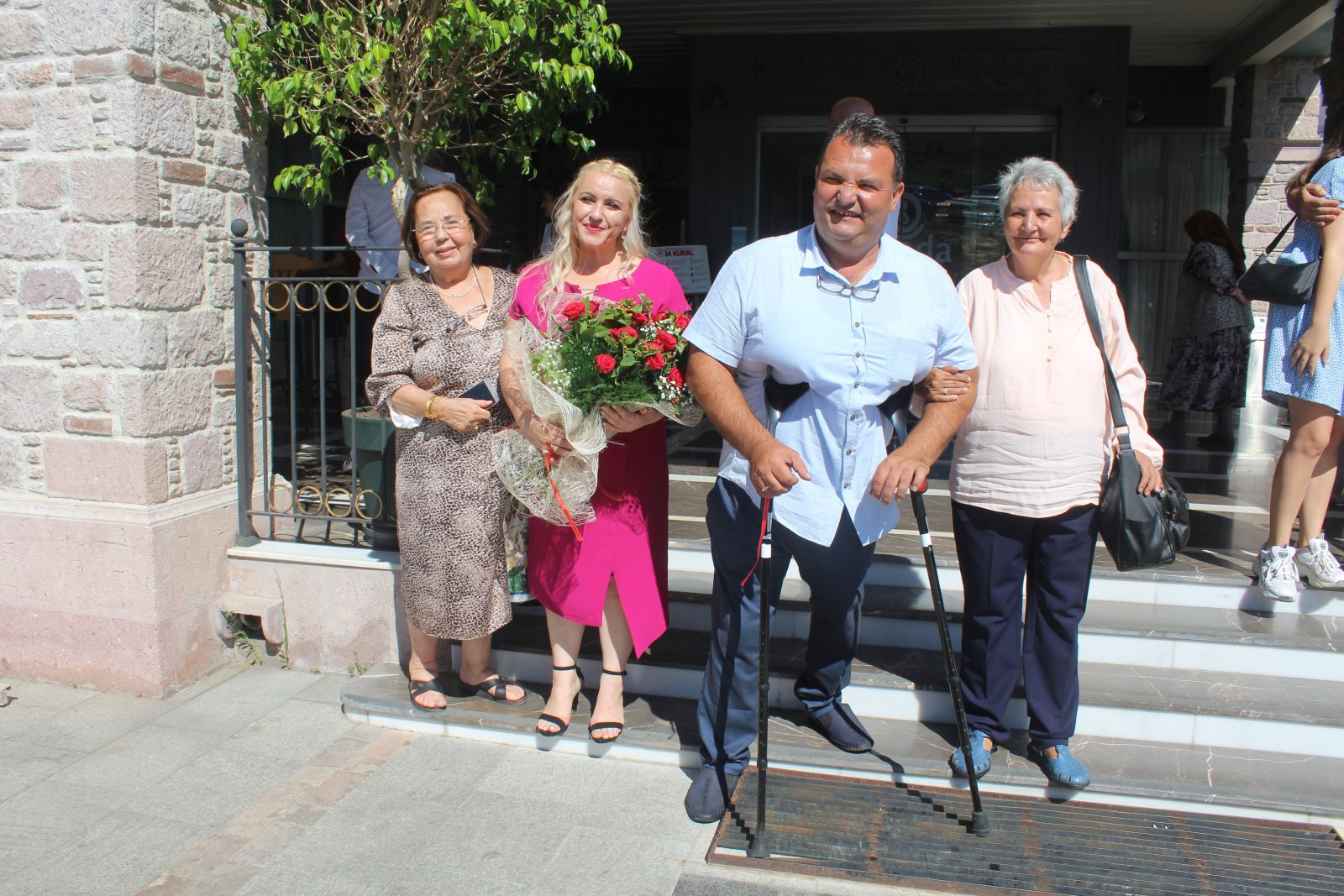 Kaymakam engelli gazeteciye kız istedi! Söz yüzüklerini taktı