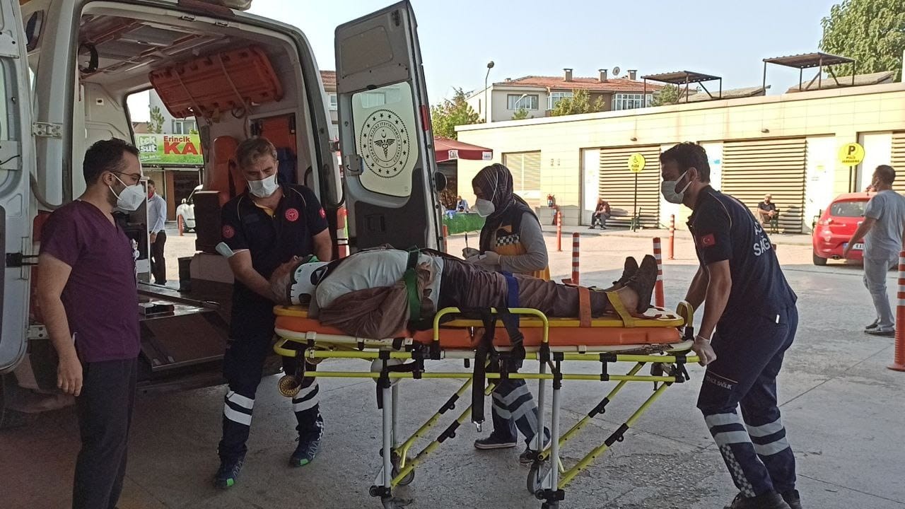 Traktör şarampolden yuvarlandı! 17 yaşındaki genç hayatını kaybetti