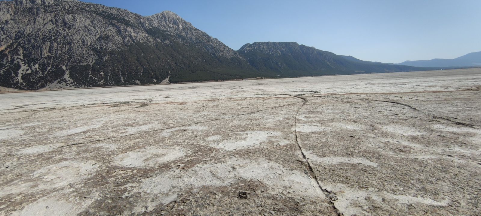 Türkiye'nin tek doğal sodyum kaynağı 'Acıgöl' kuruyor