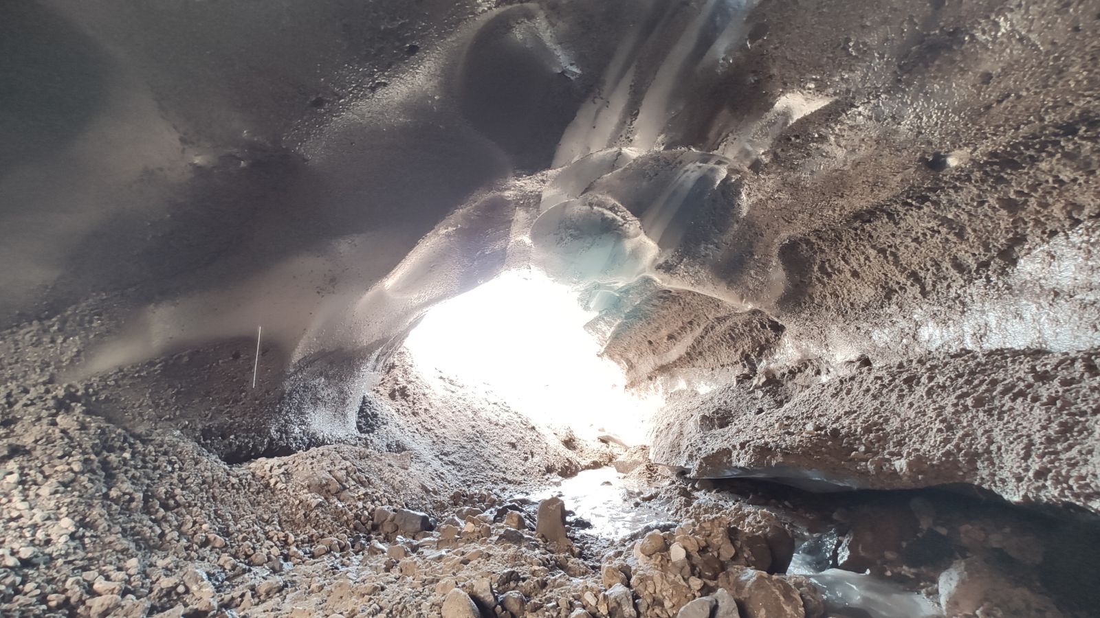 Süphan Dağı’ndan korkutan görüntü! Kar kütleleri hızla eriyor