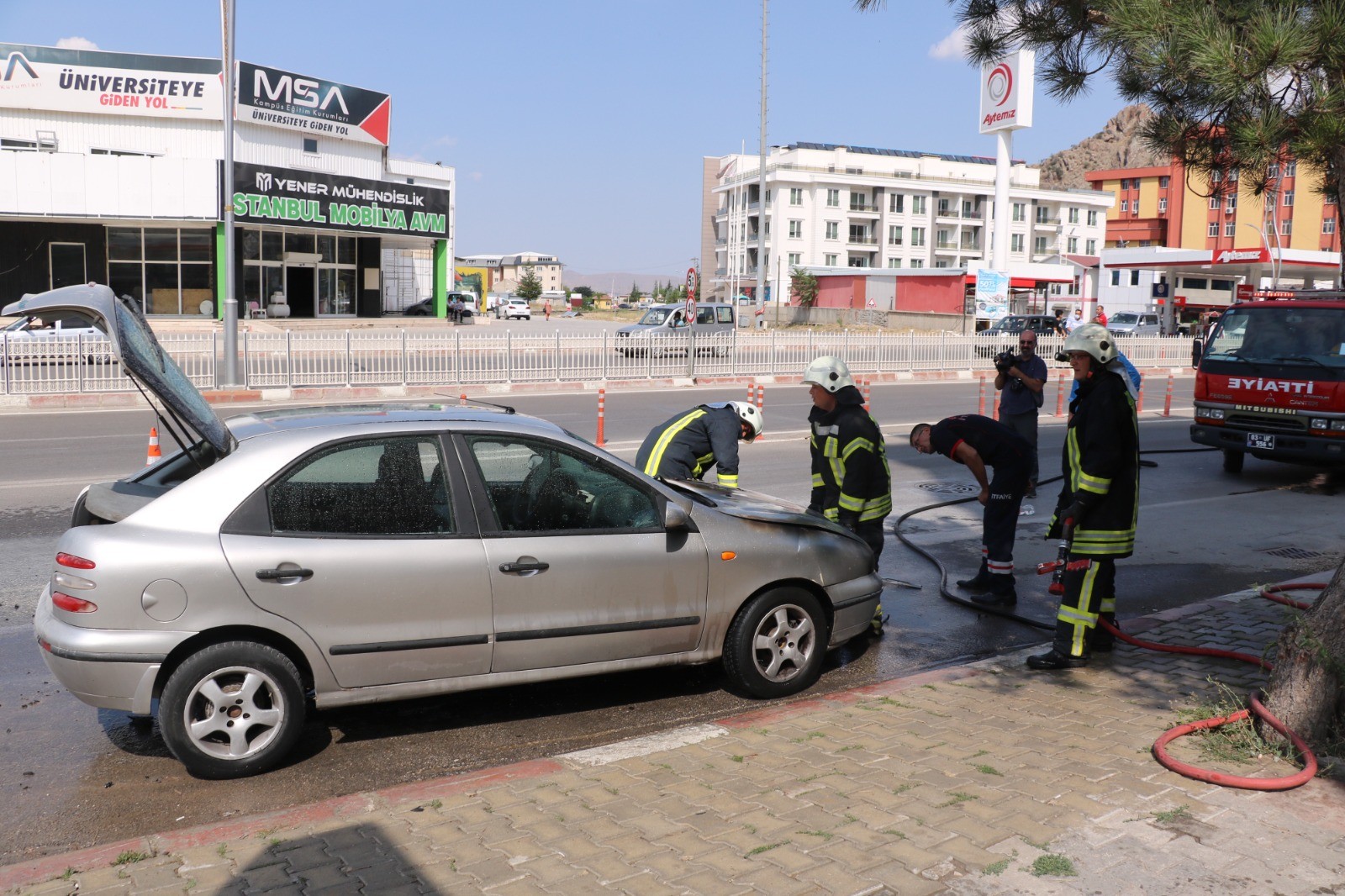 Seyir halinki otomobil alev aldı! Faciadan son anda dönüldü