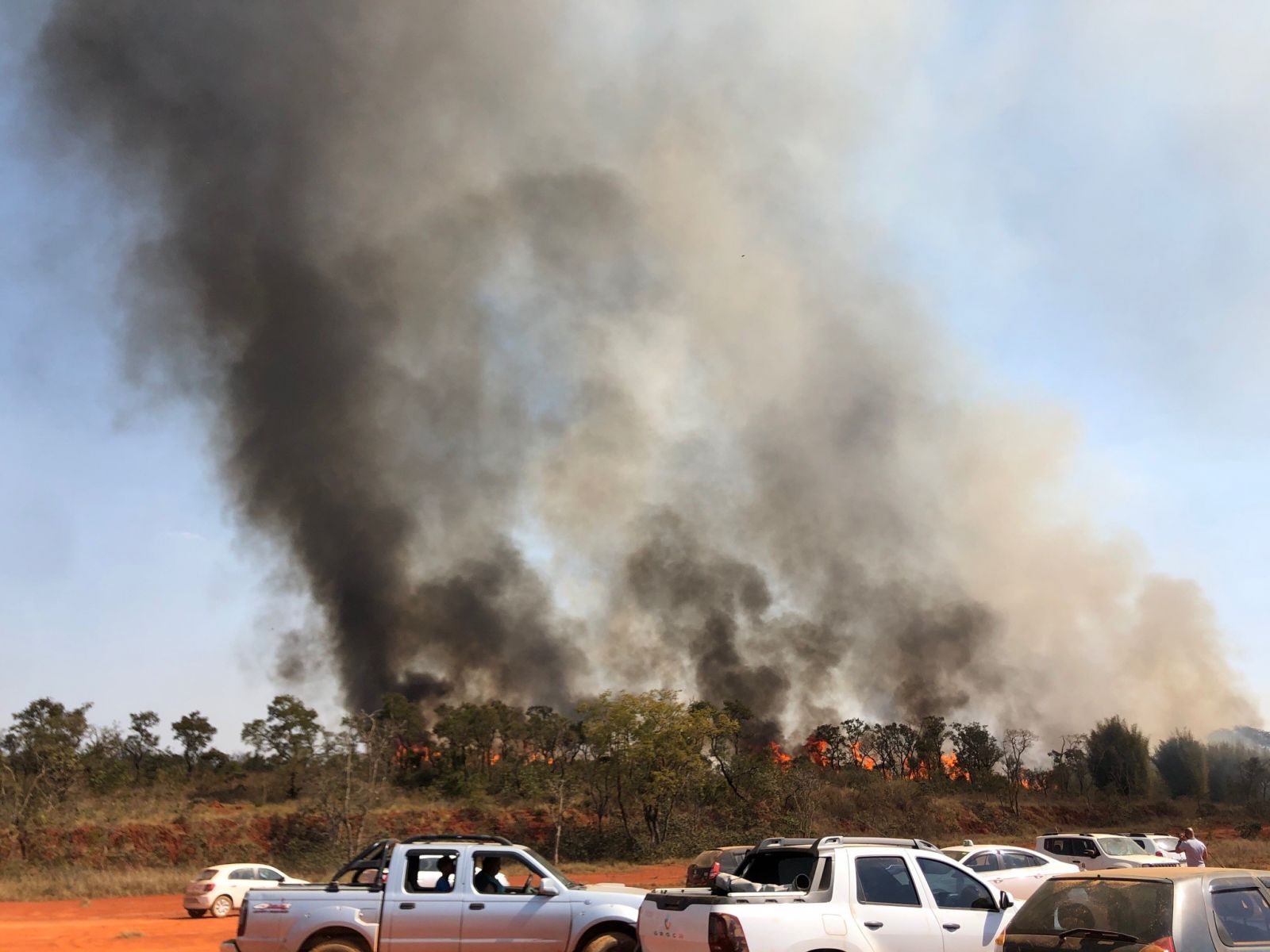 Brezilya’da 3 gündür devam eden yangınla mücadele sürüyor