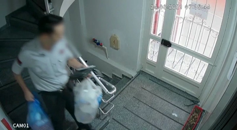 Annesini ve kız kardeşini öldüren zanlı yakalanarak adliyeye sevk edildi