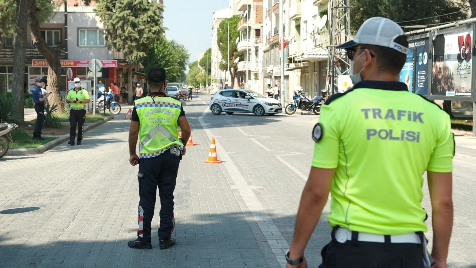 Jandarma ve emniyetten trafik denetimi! 39 araç trafikten men edildi