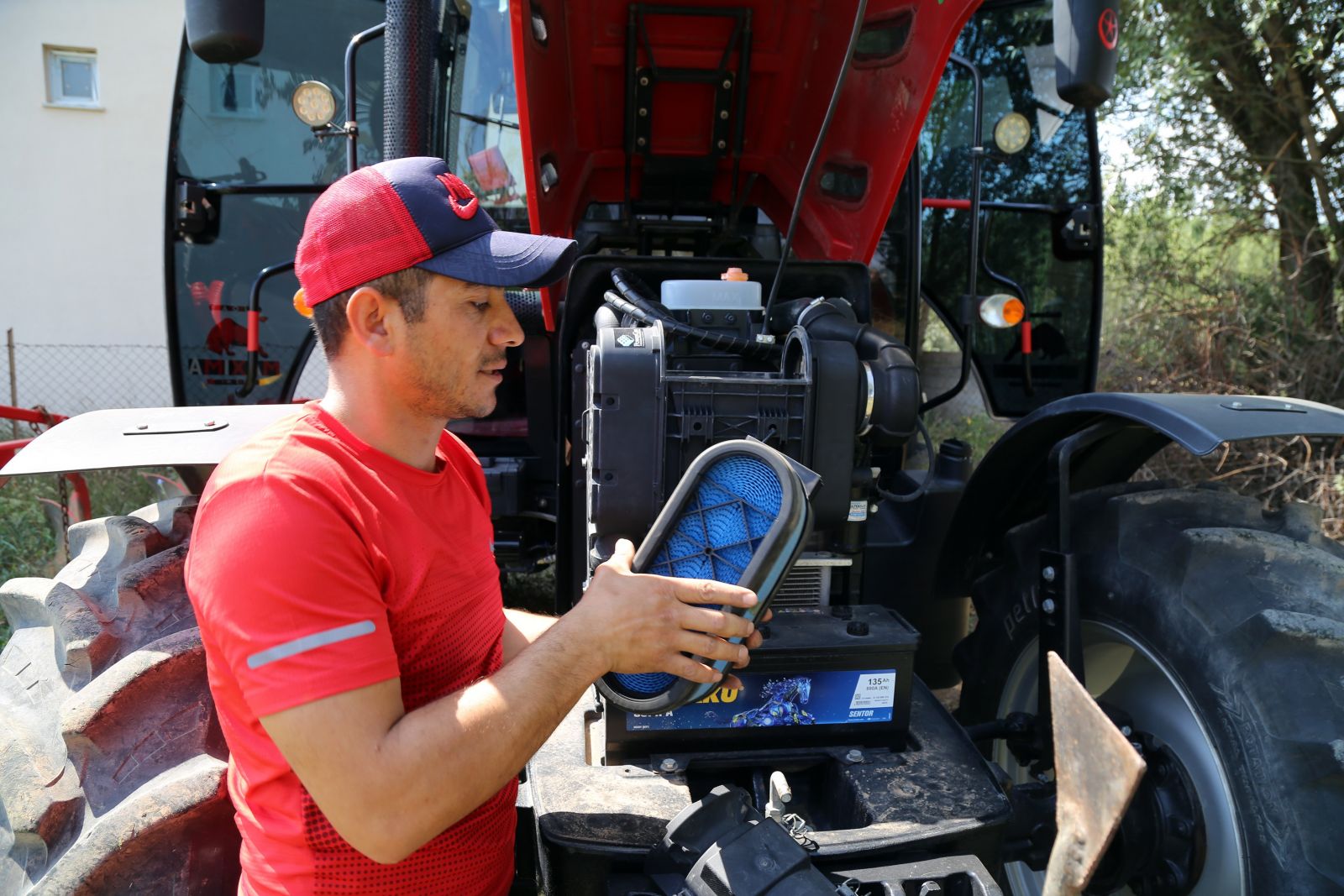 Türkiye'de ilk ve tek! Bu traktör diğerlerinden çok farklı