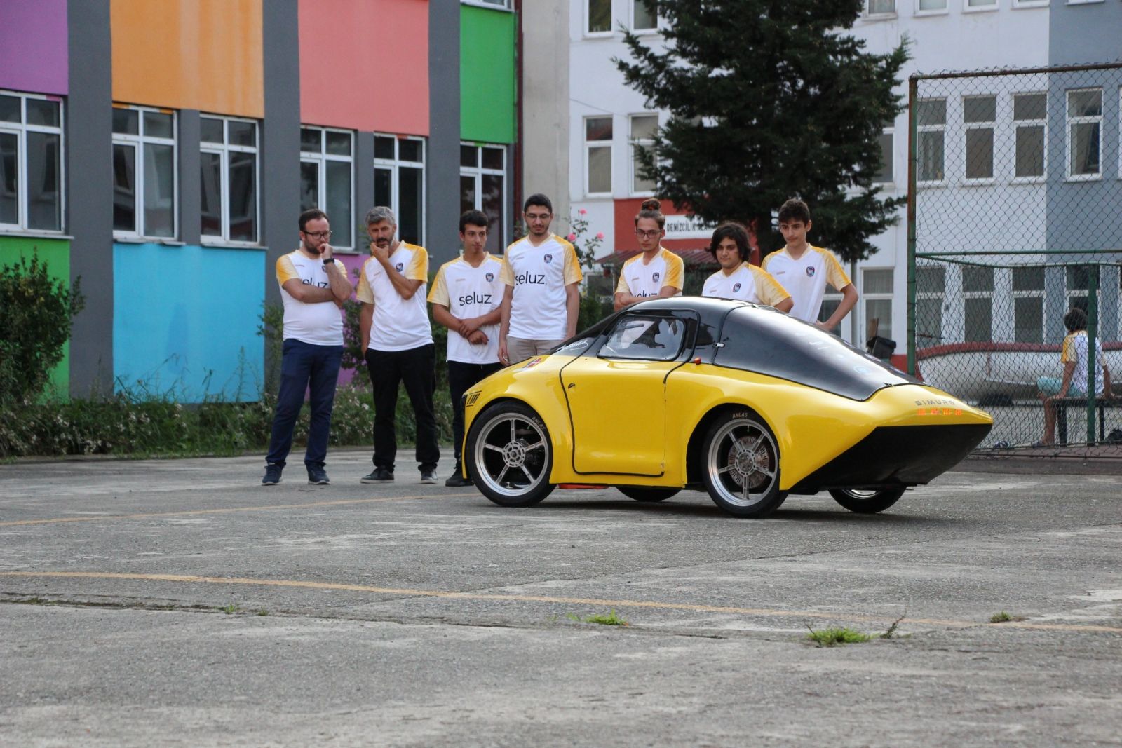 Lise öğrencileri sekiz ayda yaptı: 1 TL ile 100 kilometre gidiyor