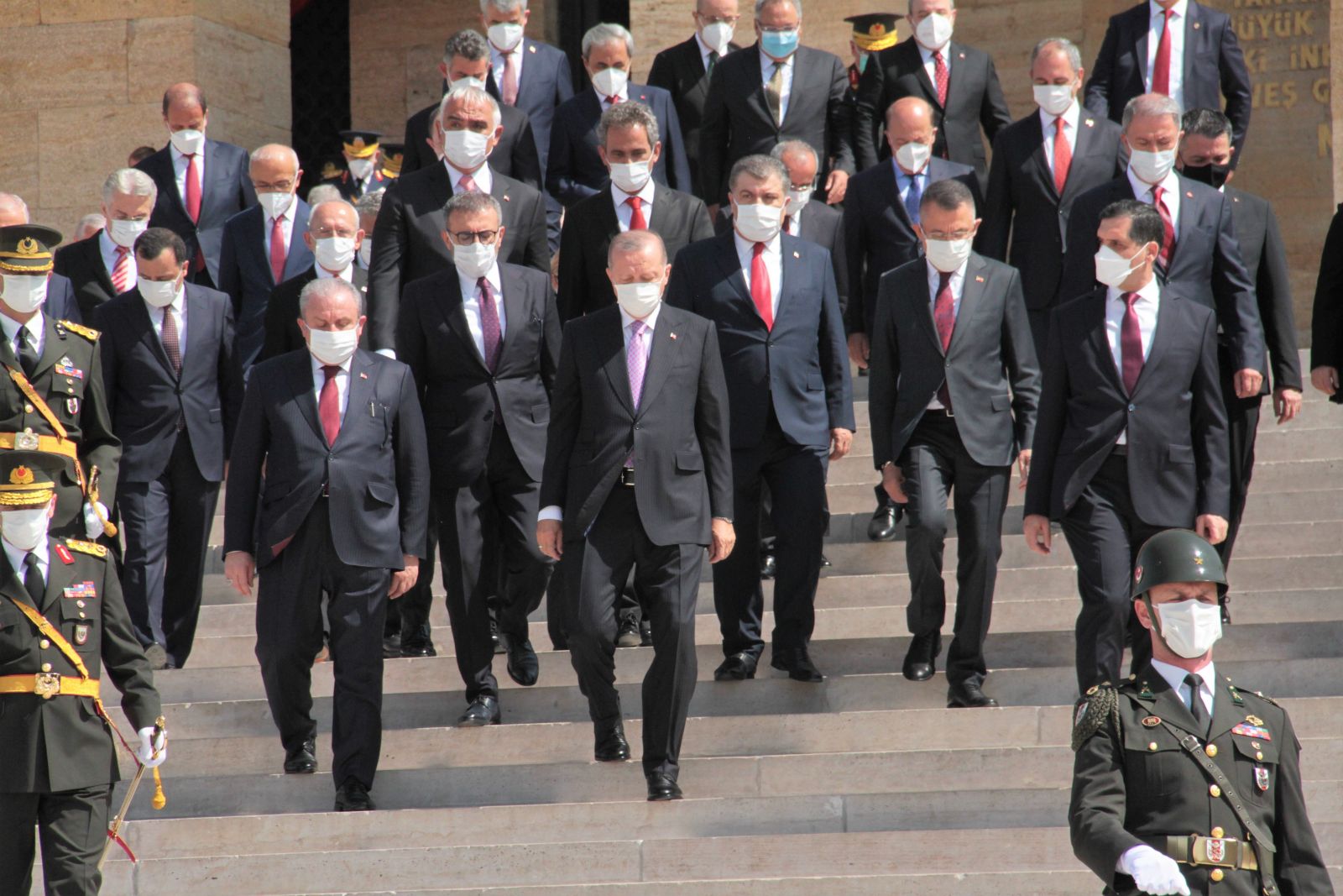 Cumhurbaşkanı Erdoğan ve devlet erkanından Anıtkabir ziyareti