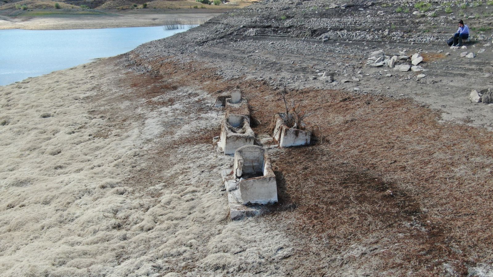 Baraj suları çekildi! Ürküten görüntüler ortaya çıktı