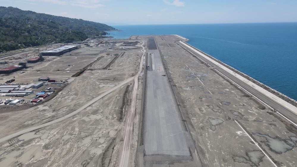 Rize-Artvin Havalimanı'nda hedef yıl sonunda ilk uçağı indirmek
