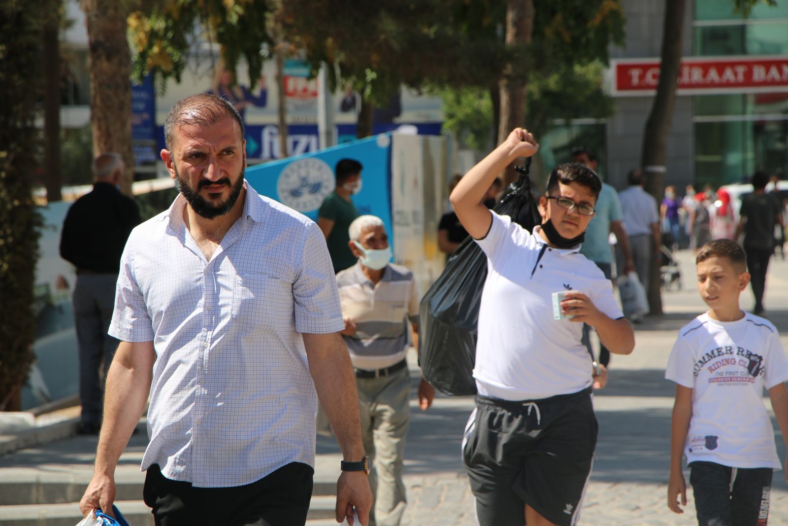 Maskesiz vatandaştan 'maske' daveti: Taksak iyi olur Maskesiz vatandaştan 'maske' daveti: Taksak iyi olur