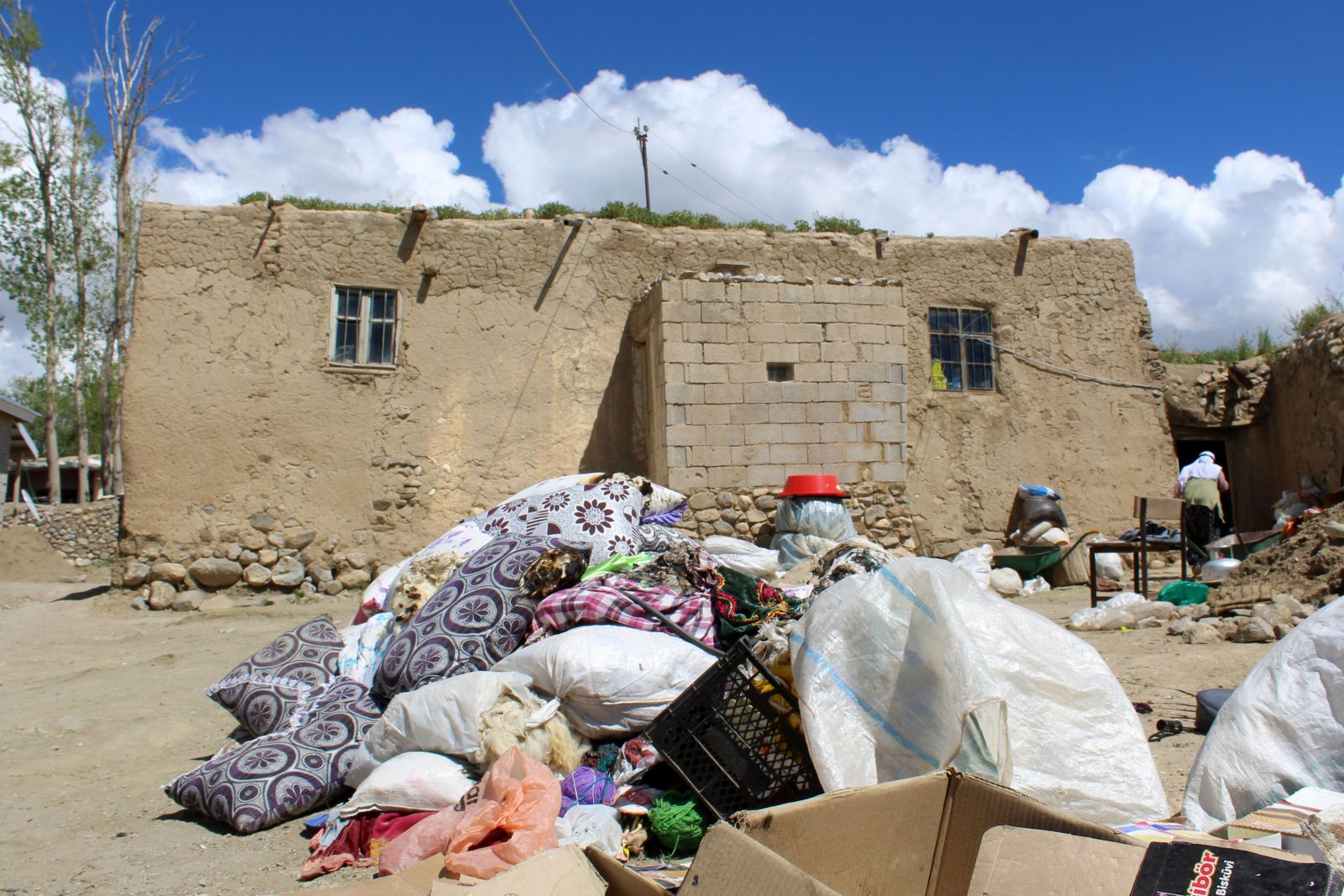 Van'da kendi kendine yanan evlerin sırrı çözülemiyor