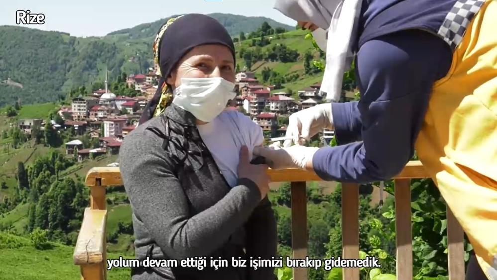 Bakan Koca paylaştı, Rize'de çay bahçesinde aşılama yapıldı