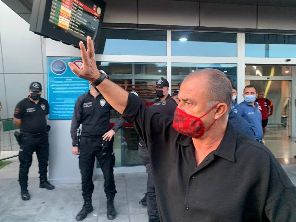 Galatasaraylı taraftarlardan Fatih Terim’e destek