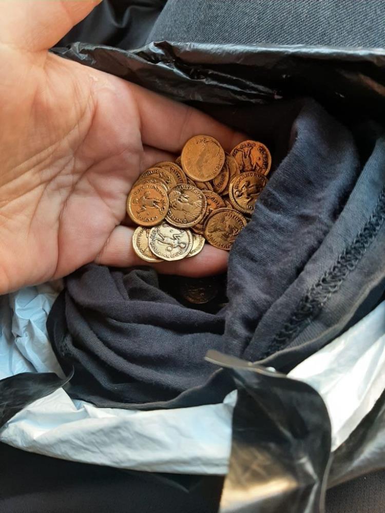 Roma dönemine ait 556 adet sikke ele geçirildi Roma dönemine ait 556 adet sikke ele geçirildi
