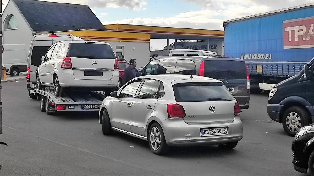 Almanlar ucuz benzin için Çekya'ya gidiyor Almanlar ucuz benzin için Çekya'ya gidiyor