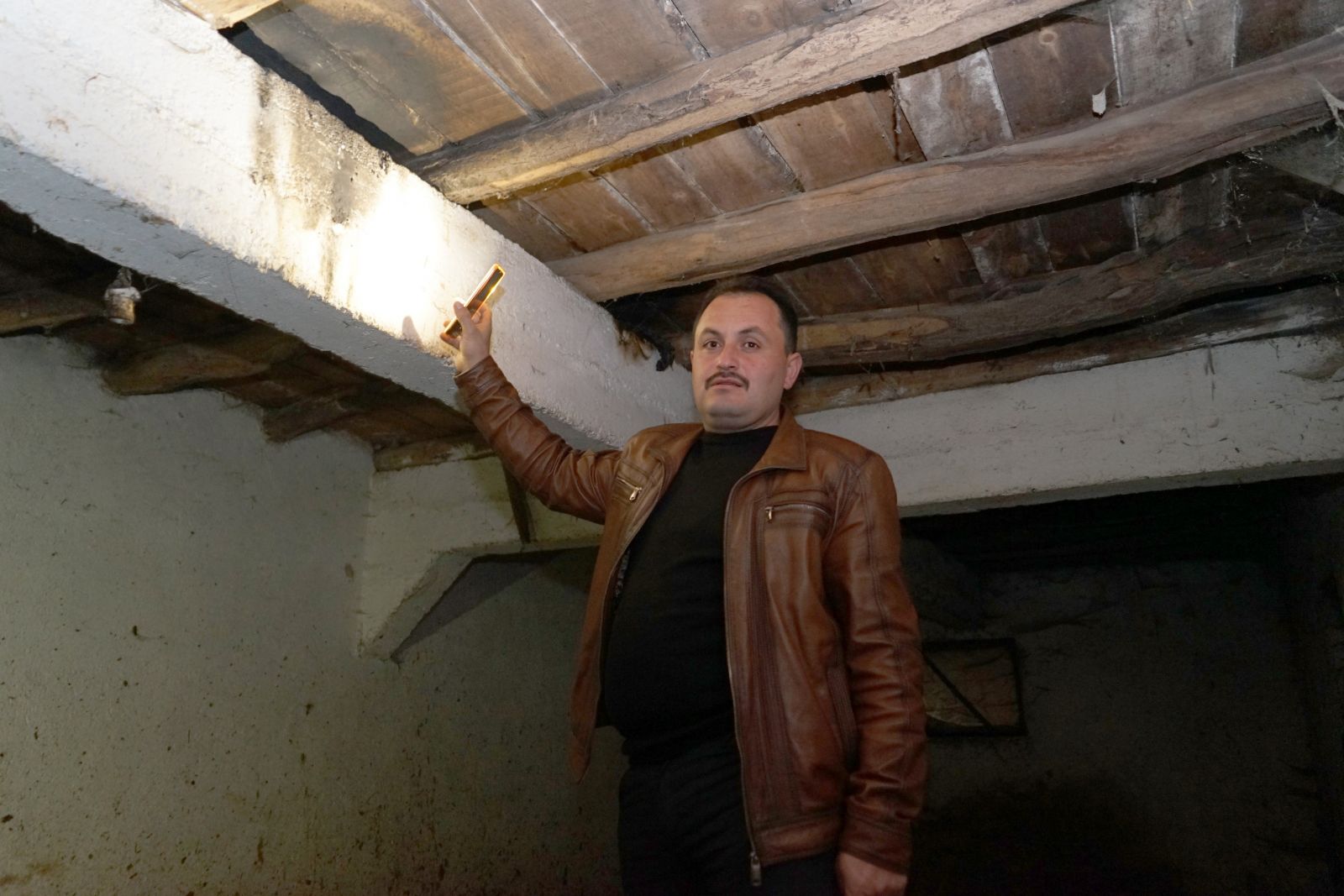 Bu evin gizemi çözülemiyor! Her gün yangın çıkıyor Bu evin gizemi çözülemiyor! Her gün yangın çıkıyor