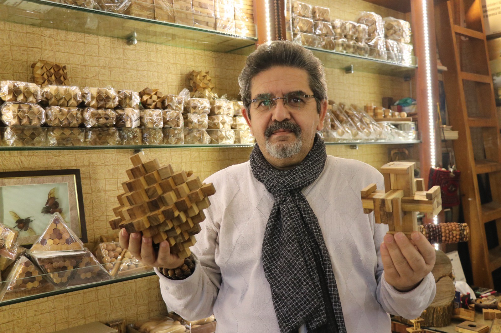 Türkiye’de ilk dünyada nadir meslek: Ahşap zeka oyunları üretimi