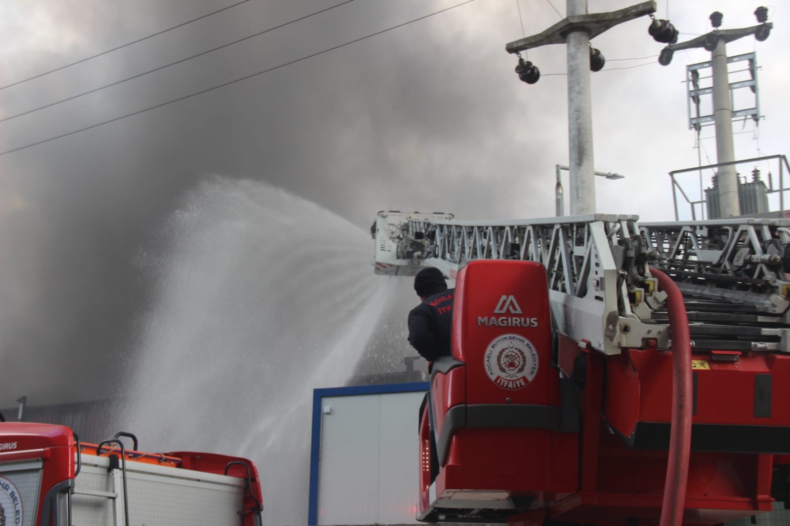 Kocaeli'nde geri dönüşüm fabrikasında yangın