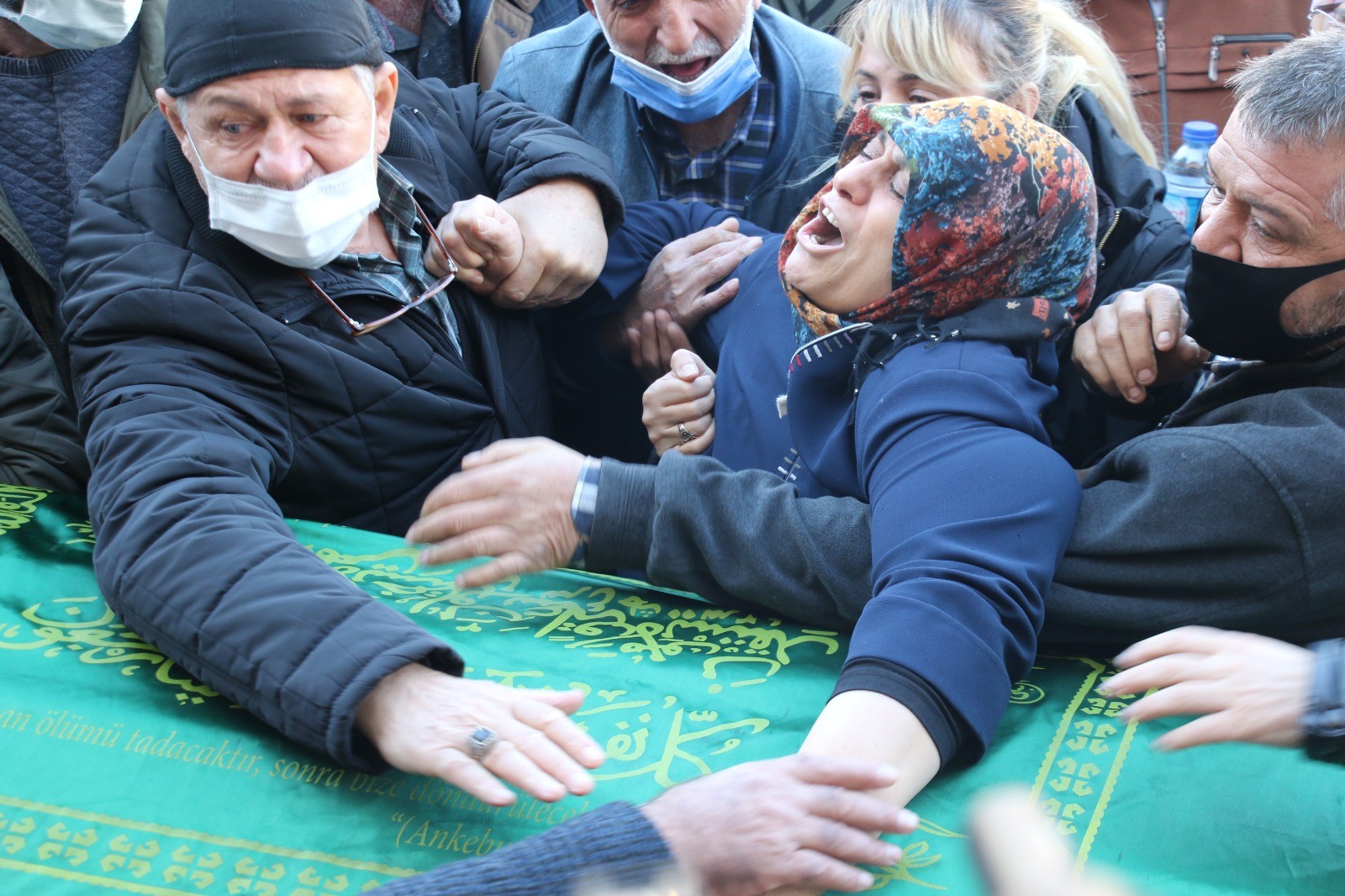 Samuray kılıçlı saldırıda katledilen genç mimar son yolculuğuna uğurlandı Samuray kılıçlı saldırıda katledilen genç mimar son yolculuğuna uğurlandı