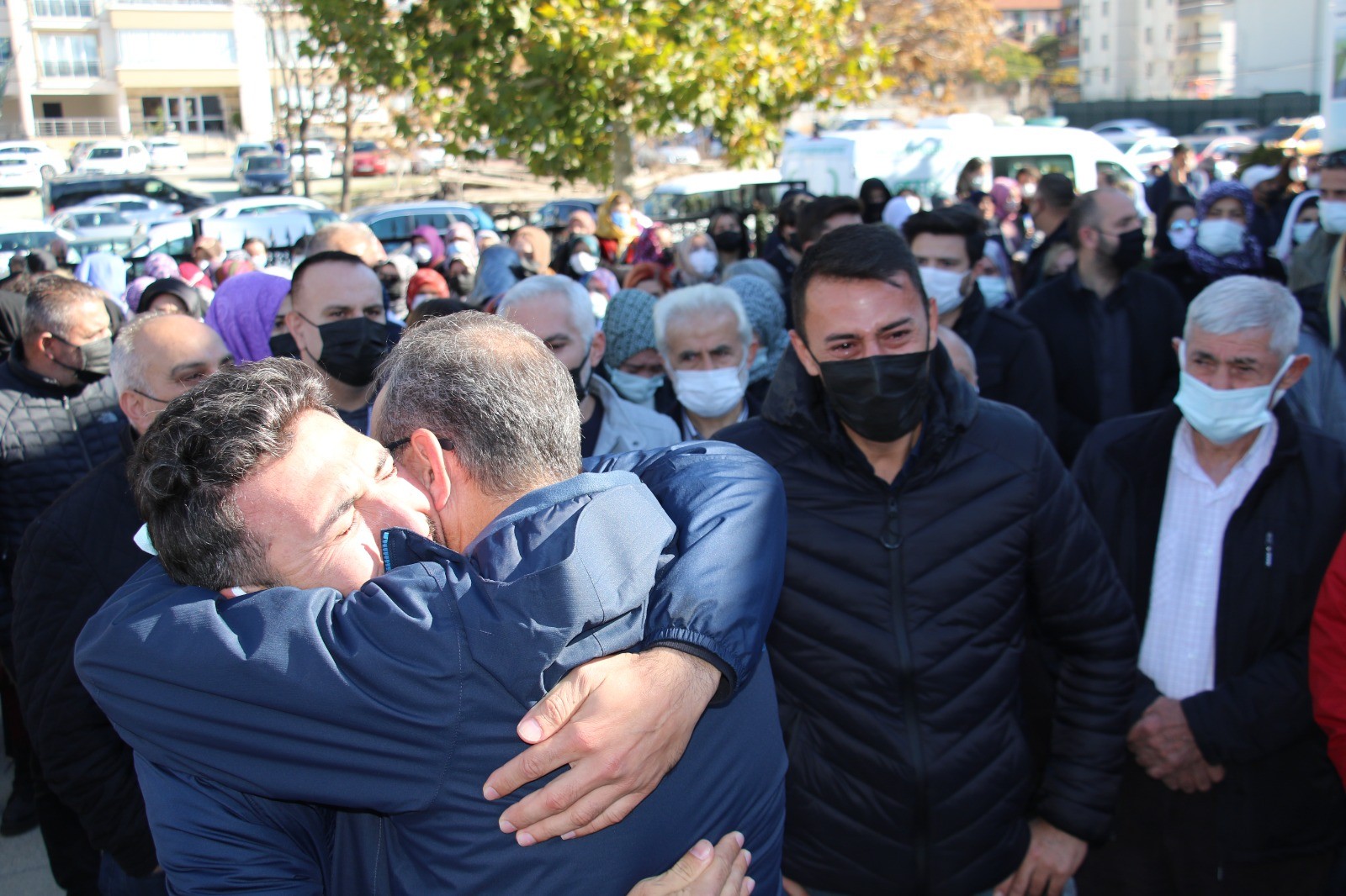 Samuray kılıçlı saldırıda katledilen genç mimar son yolculuğuna uğurlandı Samuray kılıçlı saldırıda katledilen genç mimar son yolculuğuna uğurlandı