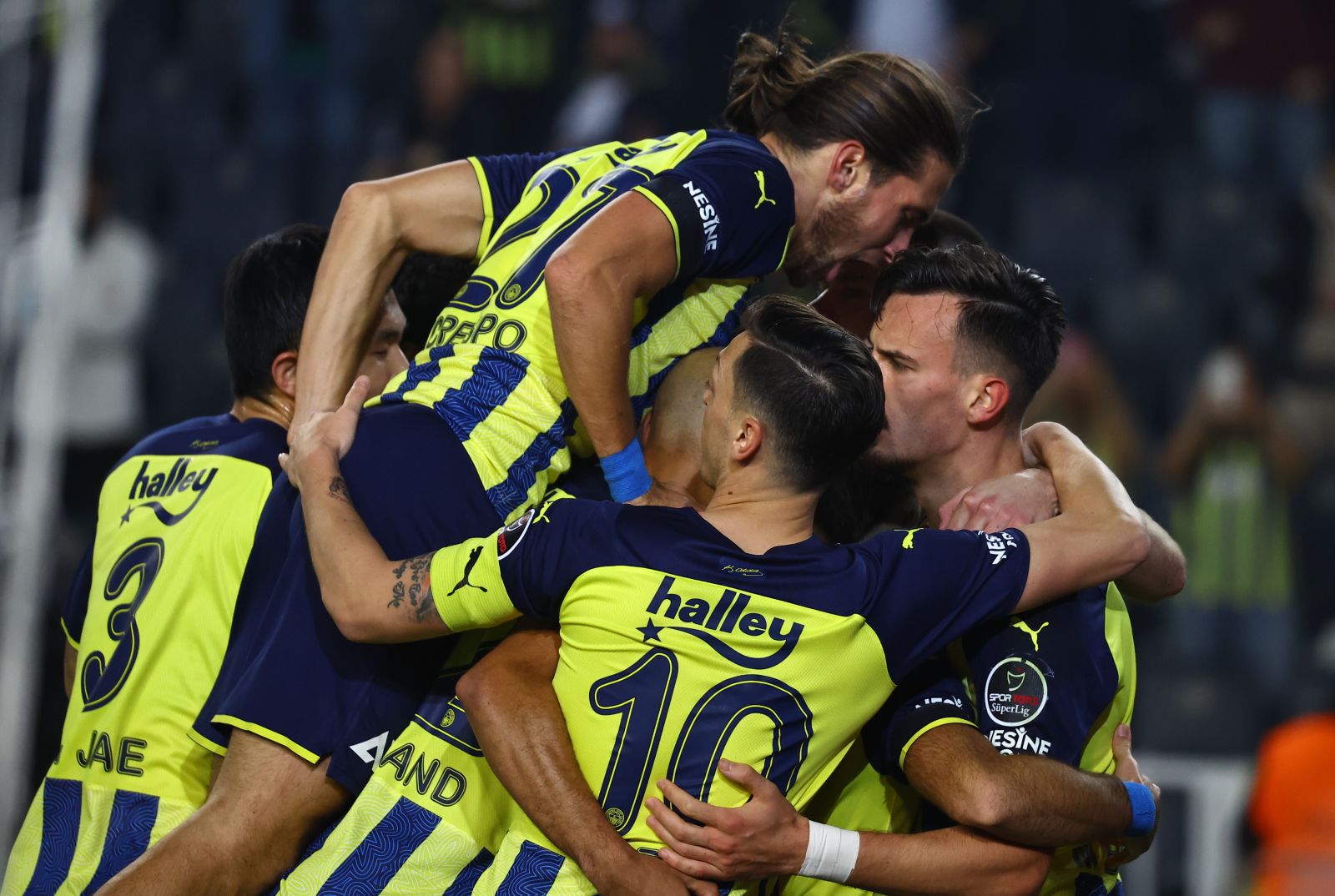 Fenerbahçe, Çaykur Rizespor'u 4-0 yendi
