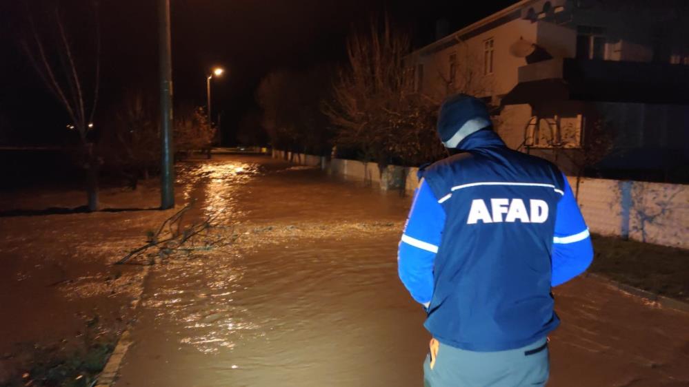 Edirne'de sel felaketi! 1 kişi öldü Edirne'de sel felaketi! 1 kişi öldü