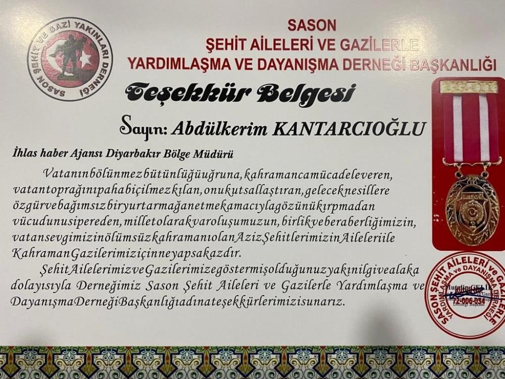 Şehit ailelerinden İHA ve TGRT Haber'e yılın en başarılı haberciliği ödülü Şehit ailelerinden İHA ve TGRT Haber'e yılın en başarılı haberciliği ödülü