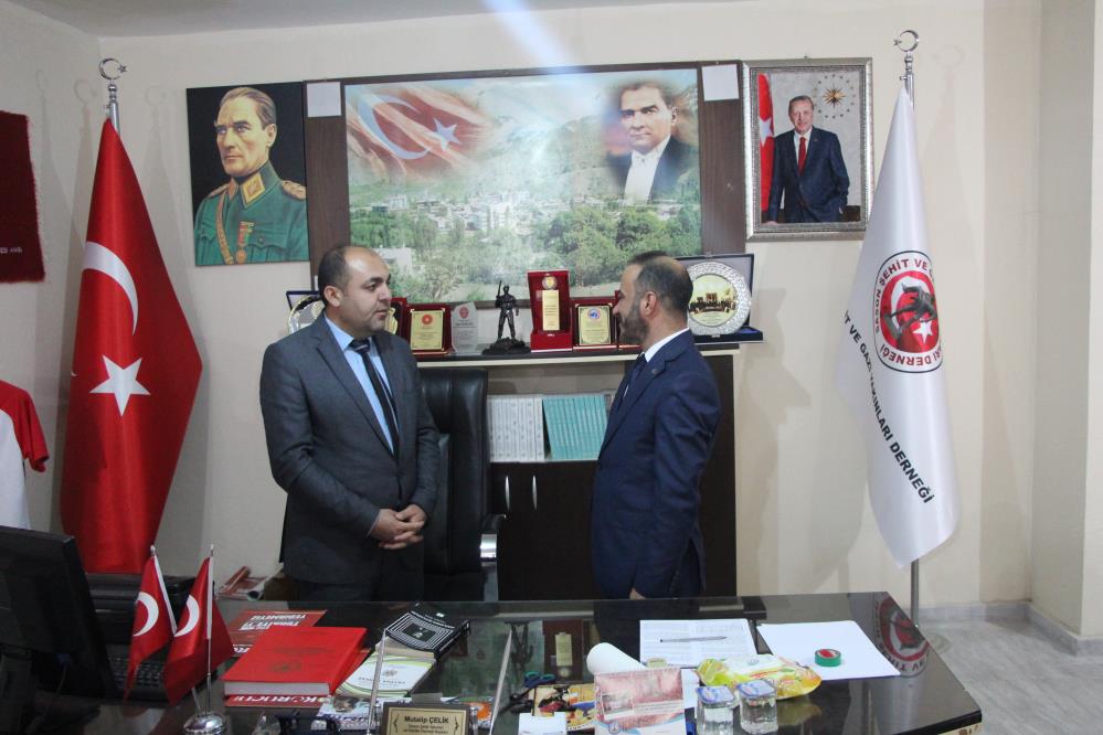 Şehit ailelerinden İHA ve TGRT Haber'e yılın en başarılı haberciliği ödülü Şehit ailelerinden İHA ve TGRT Haber'e yılın en başarılı haberciliği ödülü