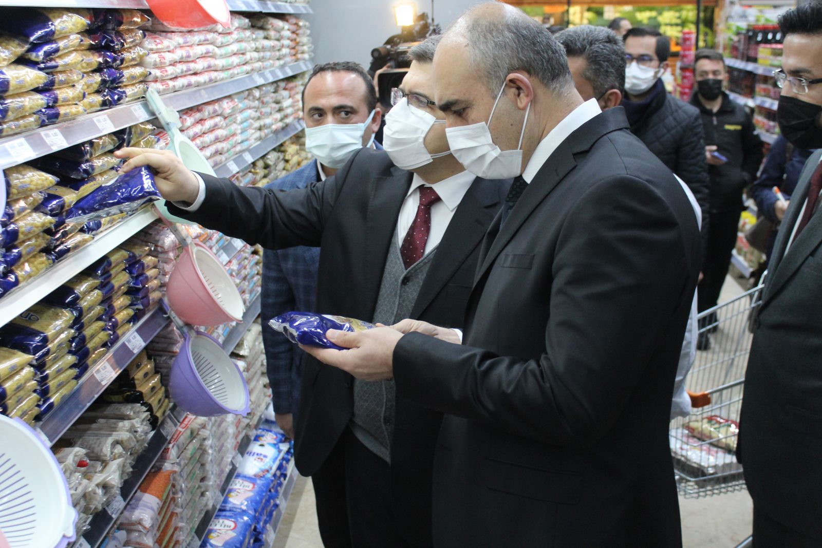 Ticaret Bakanlığı'ndan marketlerde fahiş fiyat denetimi Ticaret Bakanlığı'ndan marketlerde fahiş fiyat denetimi