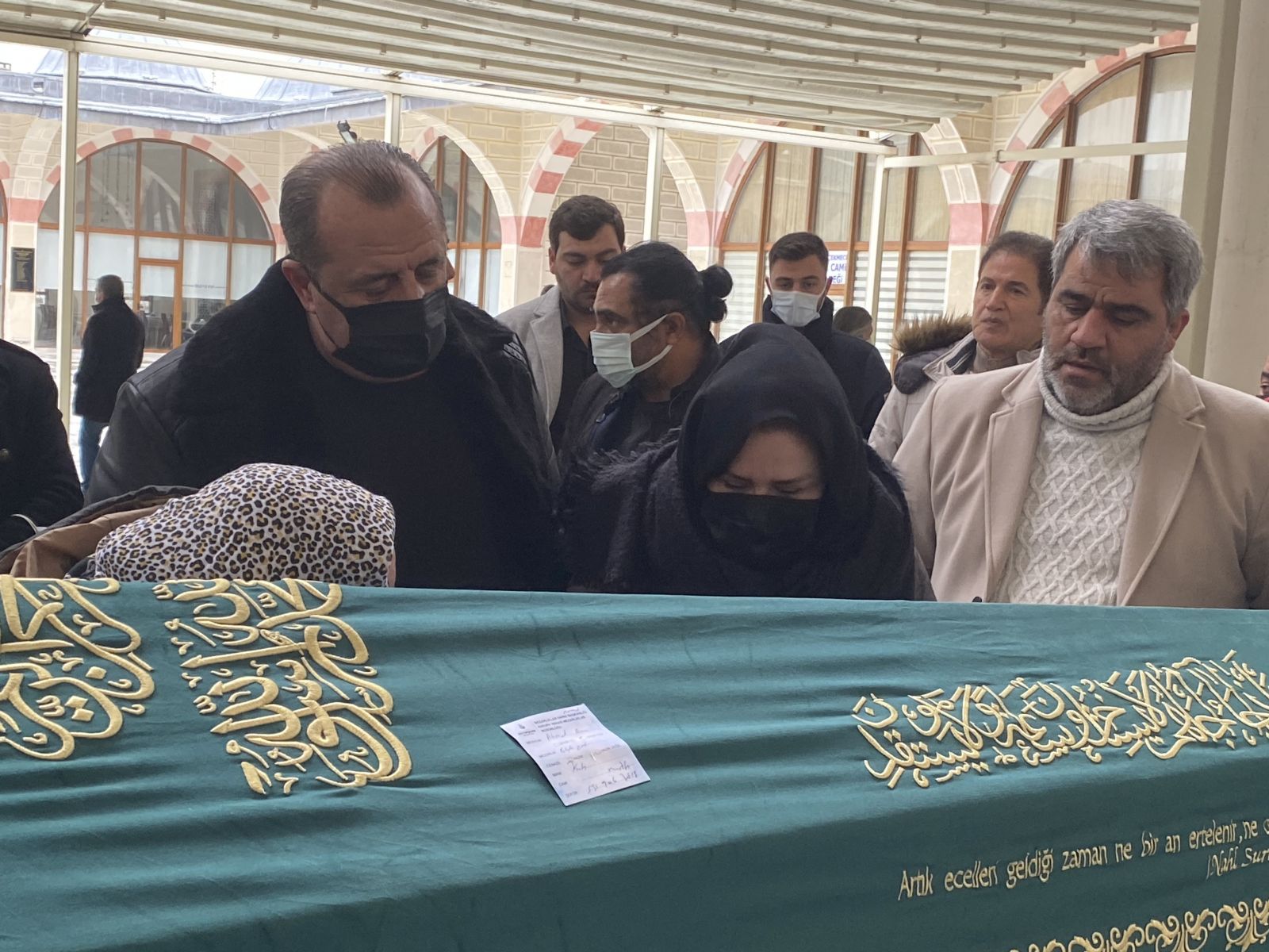 Ünlü sanatçı Ceylan’ın acı günü: Babası hayatını kaybetti