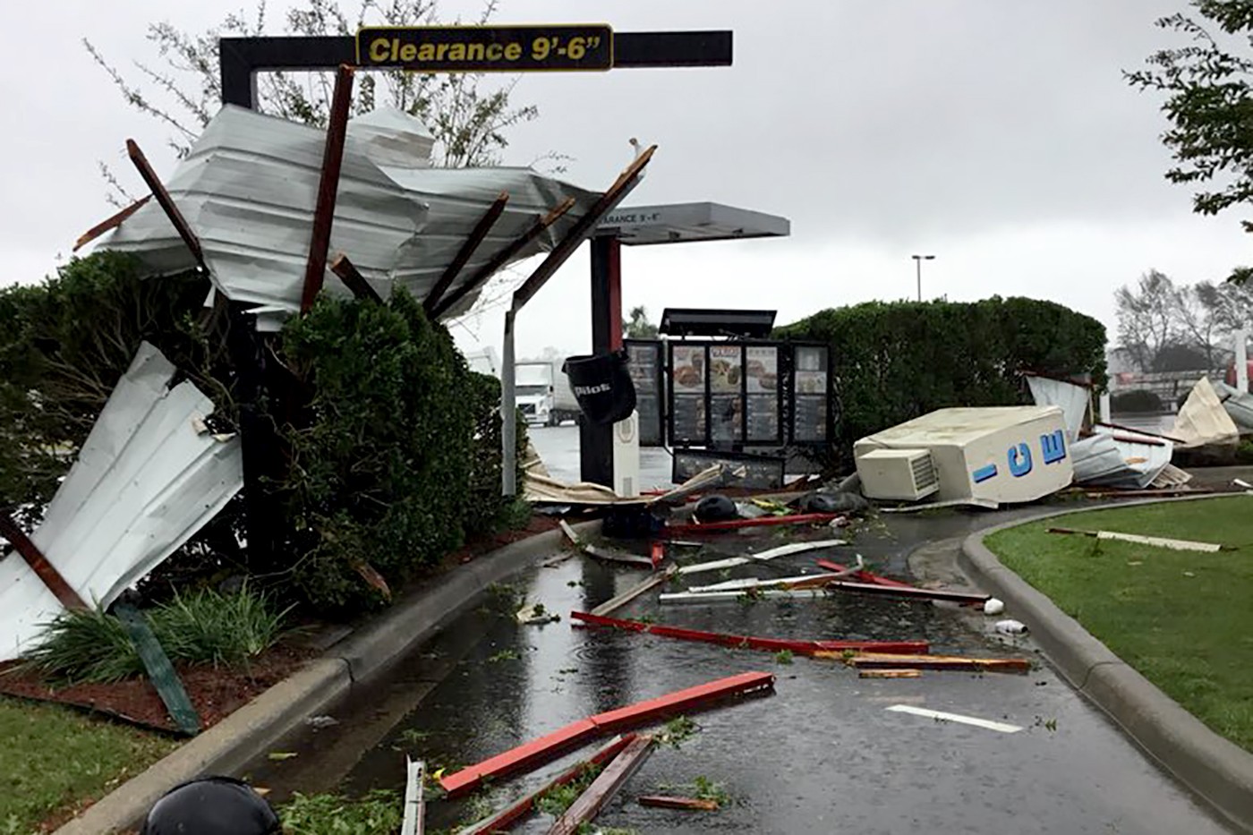 Michael Kasırgası Florida kıyılarını vurdu