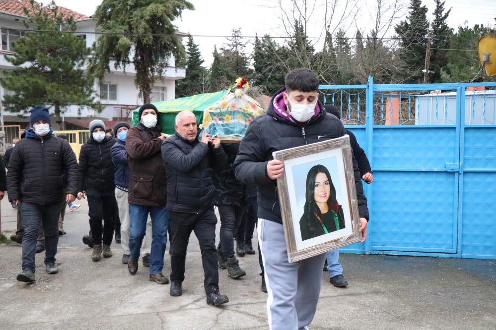Avukat Dilara Yıldız son yolculuğuna uğurlandı, annesinin feryadı yürek dağladı Avukat Dilara Yıldız son yolculuğuna uğurlandı, annesinin feryadı yürek dağladı
