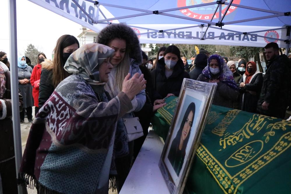 Avukat Dilara Yıldız son yolculuğuna uğurlandı, annesinin feryadı yürek dağladı Avukat Dilara Yıldız son yolculuğuna uğurlandı, annesinin feryadı yürek dağladı