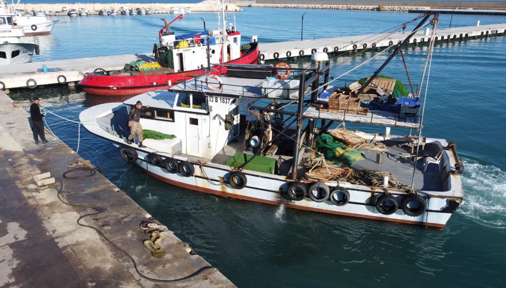 Fırtına dindi, balıkçılar denize açıldı