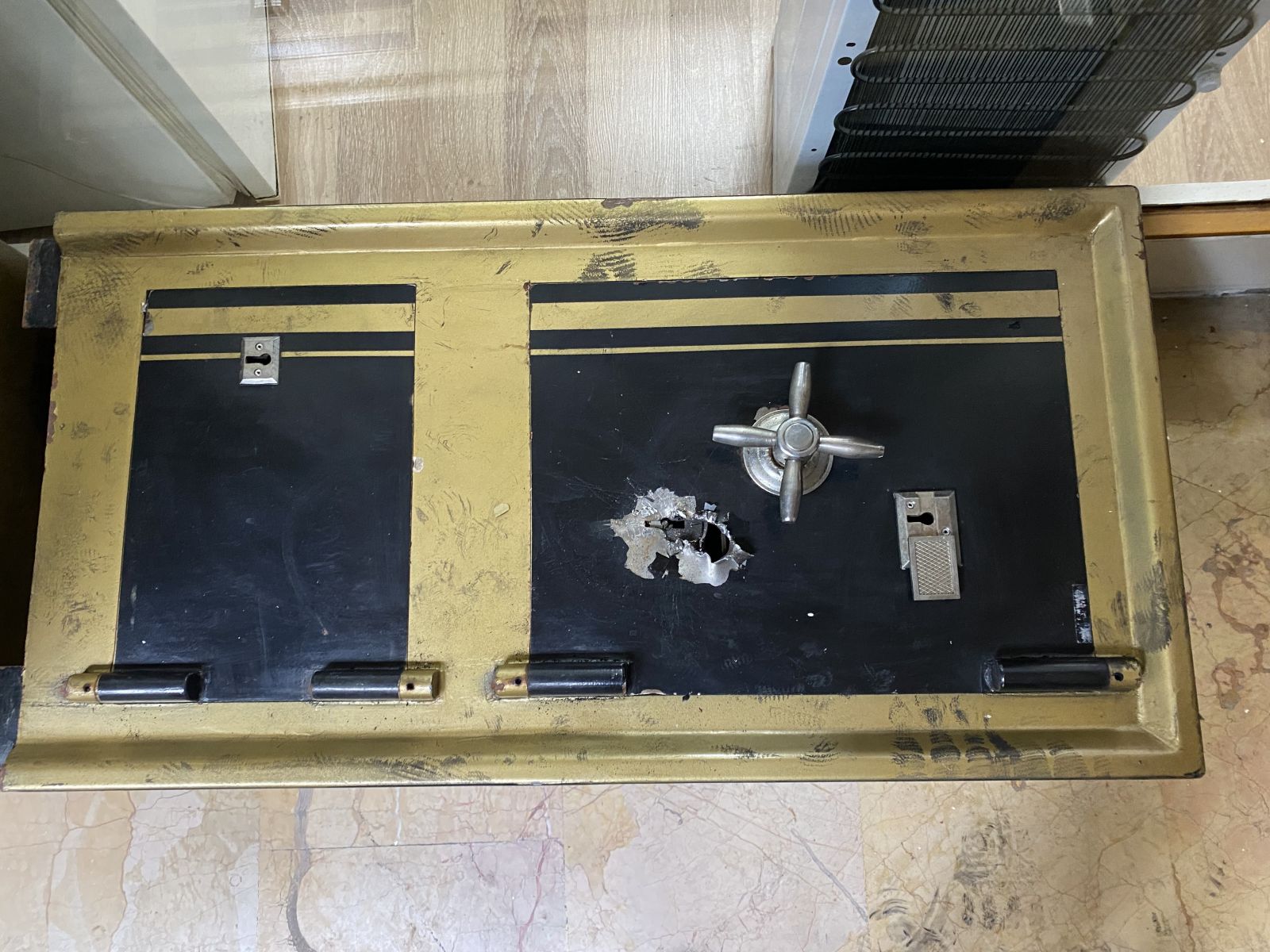 Eminönü'nde tarihi handa akıl almaz hırsızlık: 30 dükkanı soydular