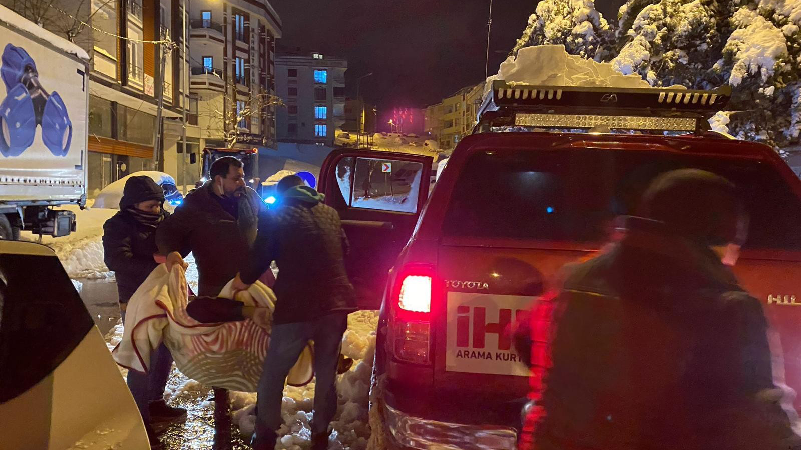 İstanbul'da karlı yolda mahsur kalan diyaliz hastası öldü