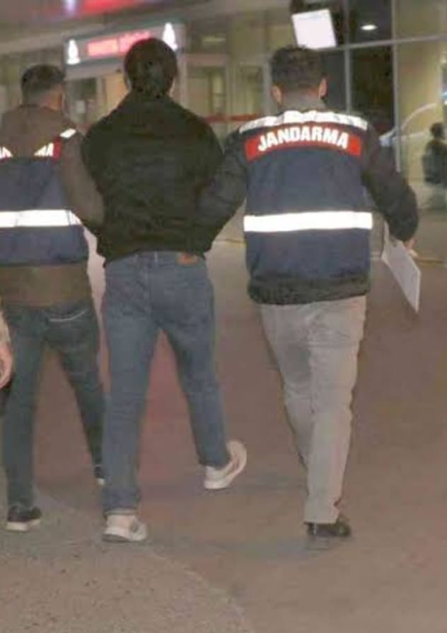 Firari FETÖ şüphelilerini jandarma kıskıvrak yakaladı