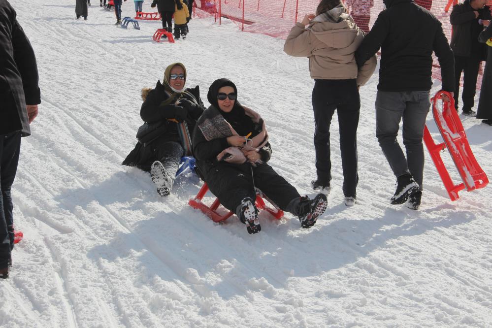 Erzurum’a yerli ve yabancı turist akını! 10 günde 300 bin kişi geldi Erzurum’a yerli ve yabancı turist akını! 10 günde 300 bin kişi geldi