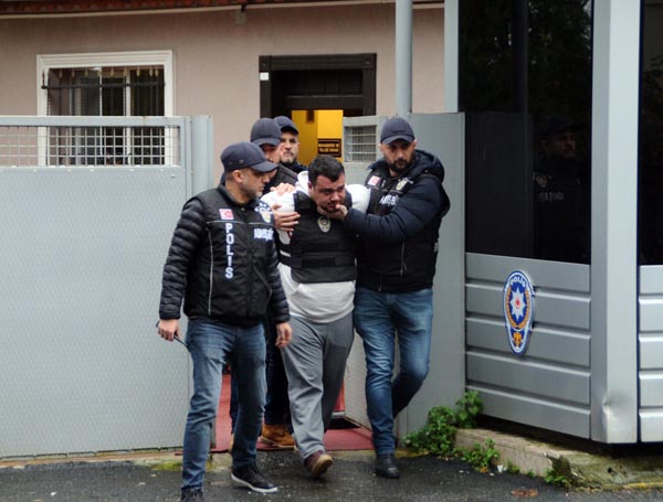 Arkadaşlarına kurşun yağdırmıştı! Adliyeye böyle getirildi