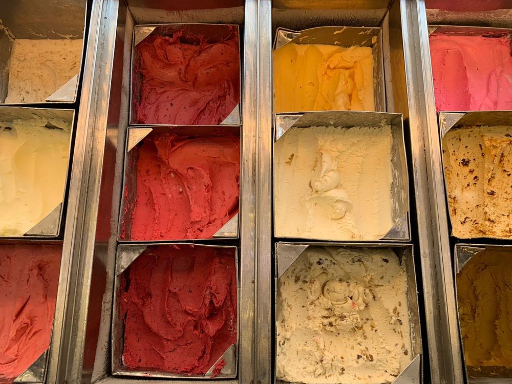 Güneş yüzünü gösterdi, dondurma satışları başladı