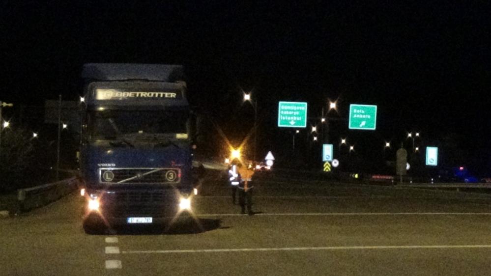 Oğlunun kullandığı tırın altında kalarak hayatını kaybetti