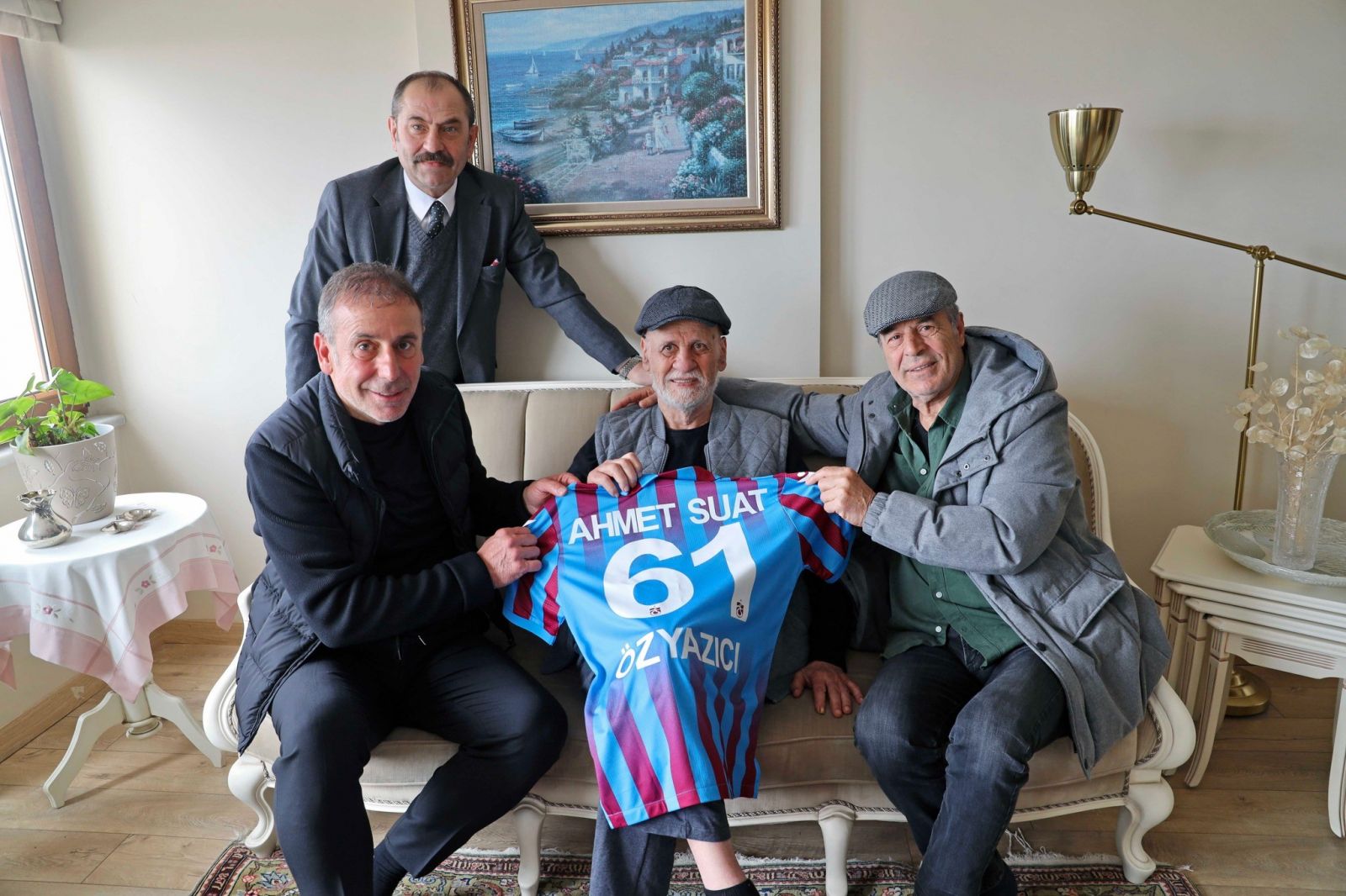 Abdullah Avcı, Ahmet Suat Özyazıcı’yı ziyaret etti... Kasketliler yan yana... Abdullah Avcı, Ahmet Suat Özyazıcı’yı ziyaret etti... Kasketliler yan yana...
