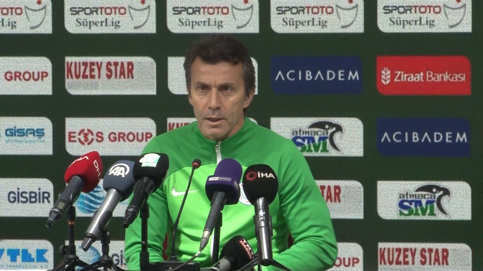 İsmail Kartal'la son 10 maçta yenilgisiz 9 galibiyet... Fenerbahçe'den müthiş seri İsmail Kartal'la son 10 maçta yenilgisiz 9 galibiyet... Fenerbahçe'den müthiş seri