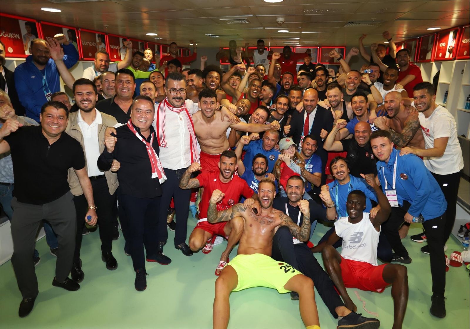Nuri Şahin'den Jürgen Klopp deparı! Antalyaspor 14 haftalık yenilmezlik serisi yakaladı... Nuri Şahin'den Jürgen Klopp deparı! Antalyaspor 14 haftalık yenilmezlik serisi yakaladı...